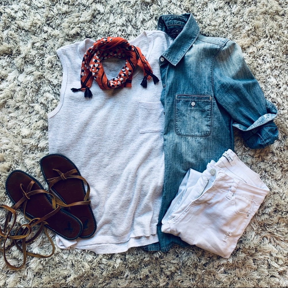 White pocket tank
